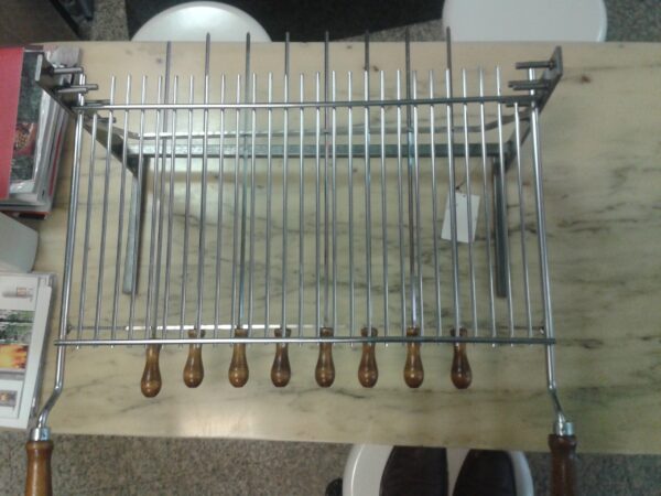 Grillrest koos varrastega,koldesse(Reignoux)